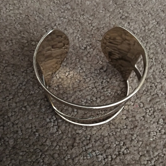 Gold bangle - Picture 2 of 3